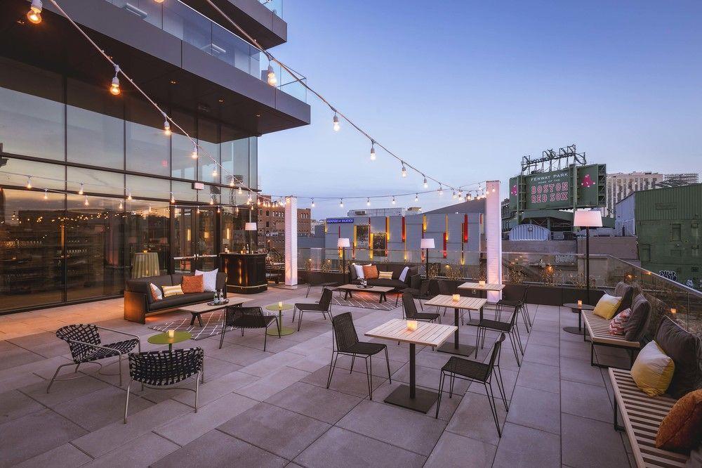 โรงแรมคอมมอนเวลท์ บอสตัน ภายนอก รูปภาพ The rooftop lounge at the Hotel Commonwealth