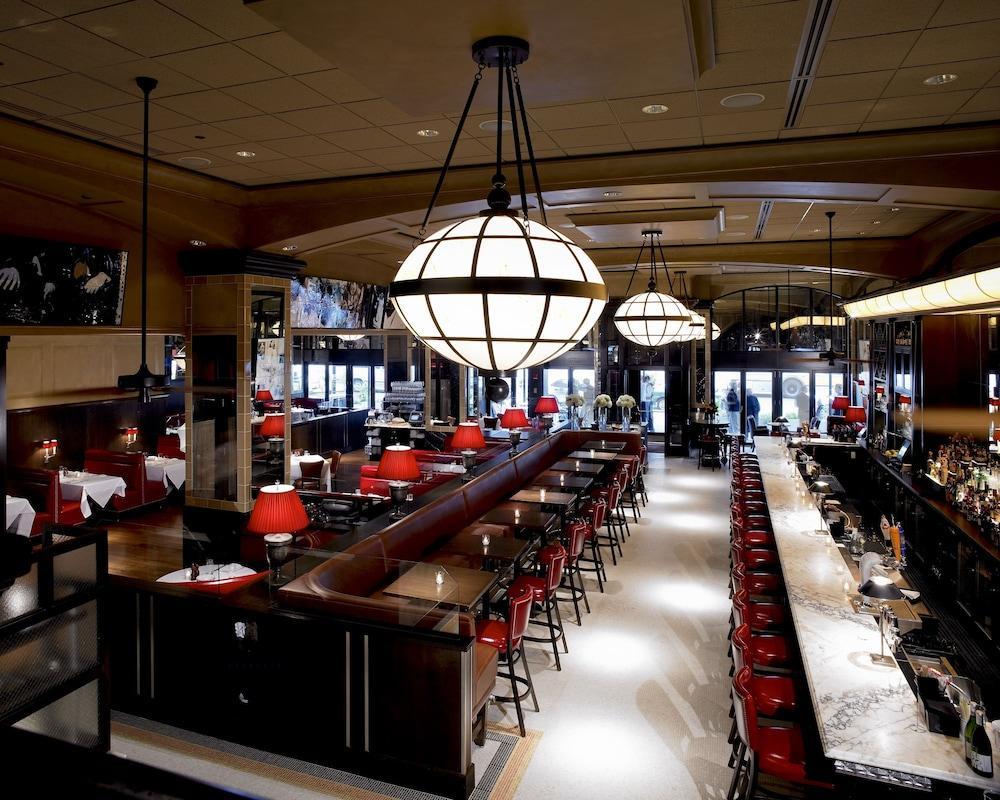 โรงแรมคอมมอนเวลท์ บอสตัน ภายนอก รูปภาพ The interior of the restaurant