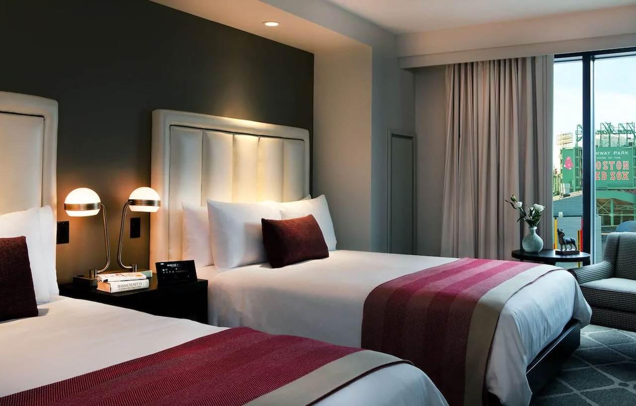 โรงแรมคอมมอนเวลท์ บอสตัน ภายนอก รูปภาพ A guest room at the Renaissance Hotel