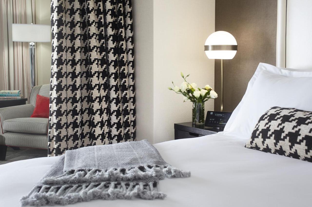 โรงแรมคอมมอนเวลท์ บอสตัน ภายนอก รูปภาพ A bedroom at the hotel