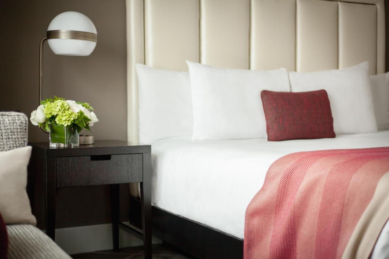 โรงแรมคอมมอนเวลท์ บอสตัน ภายนอก รูปภาพ A bedroom at the Mandarin Oriental Washington DC