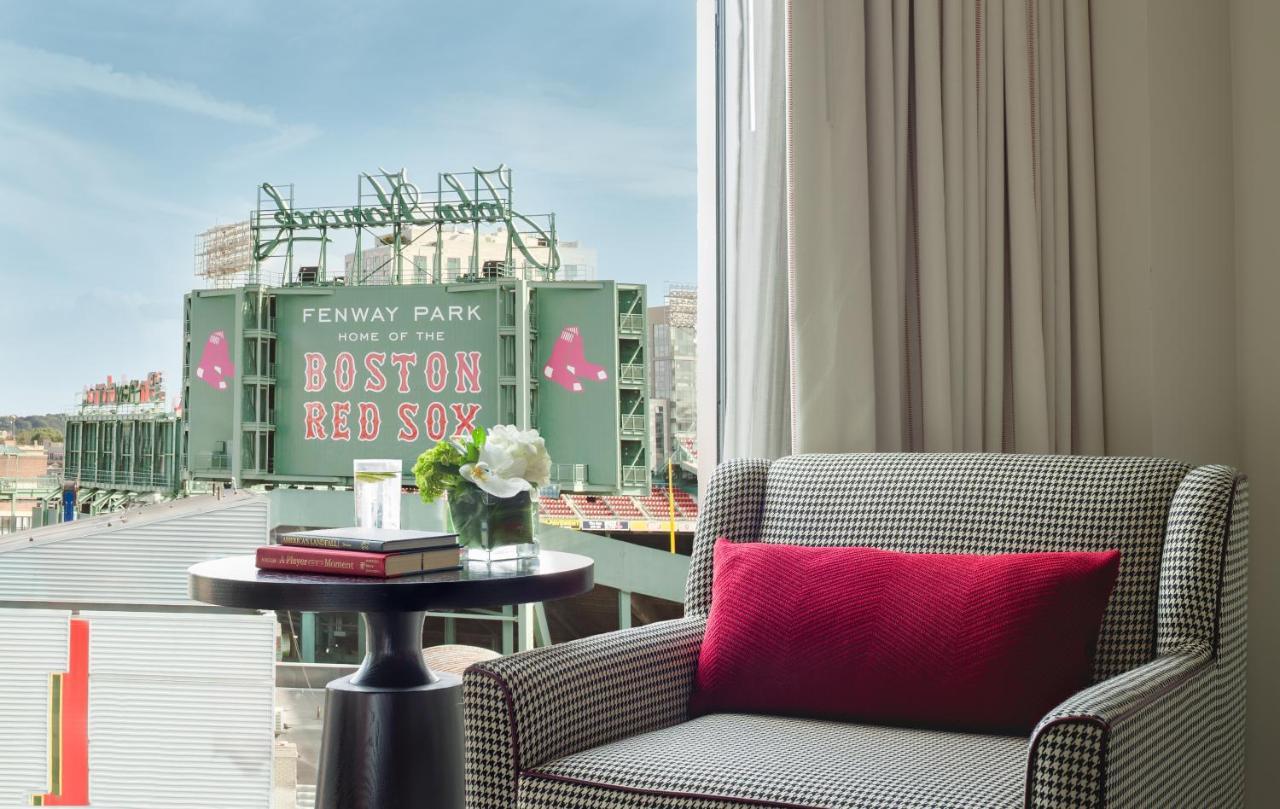 โรงแรมคอมมอนเวลท์ บอสตัน ภายนอก รูปภาพ A guest room at the Hotel Commonwealth