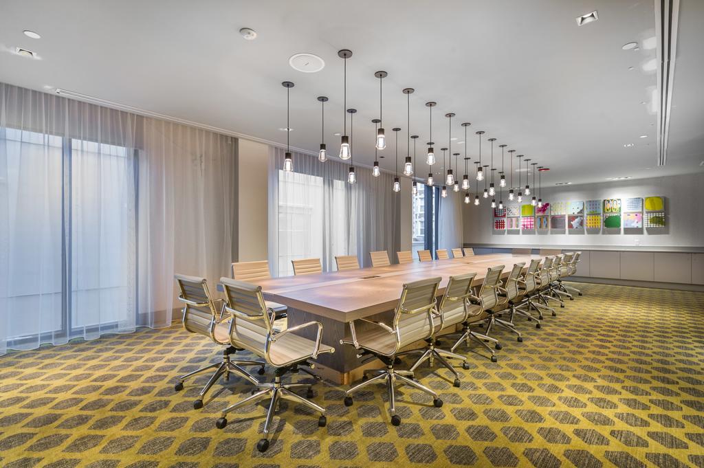 โรงแรมคอมมอนเวลท์ บอสตัน ภายนอก รูปภาพ The boardroom at the new headquarters