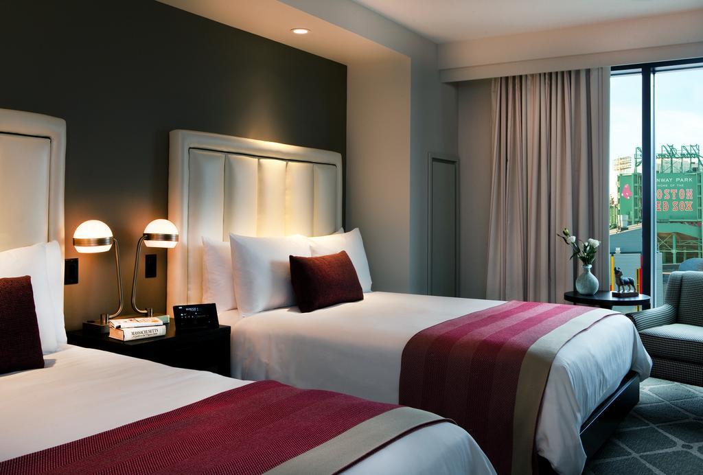 โรงแรมคอมมอนเวลท์ บอสตัน ภายนอก รูปภาพ A guest room at the Hotel George V