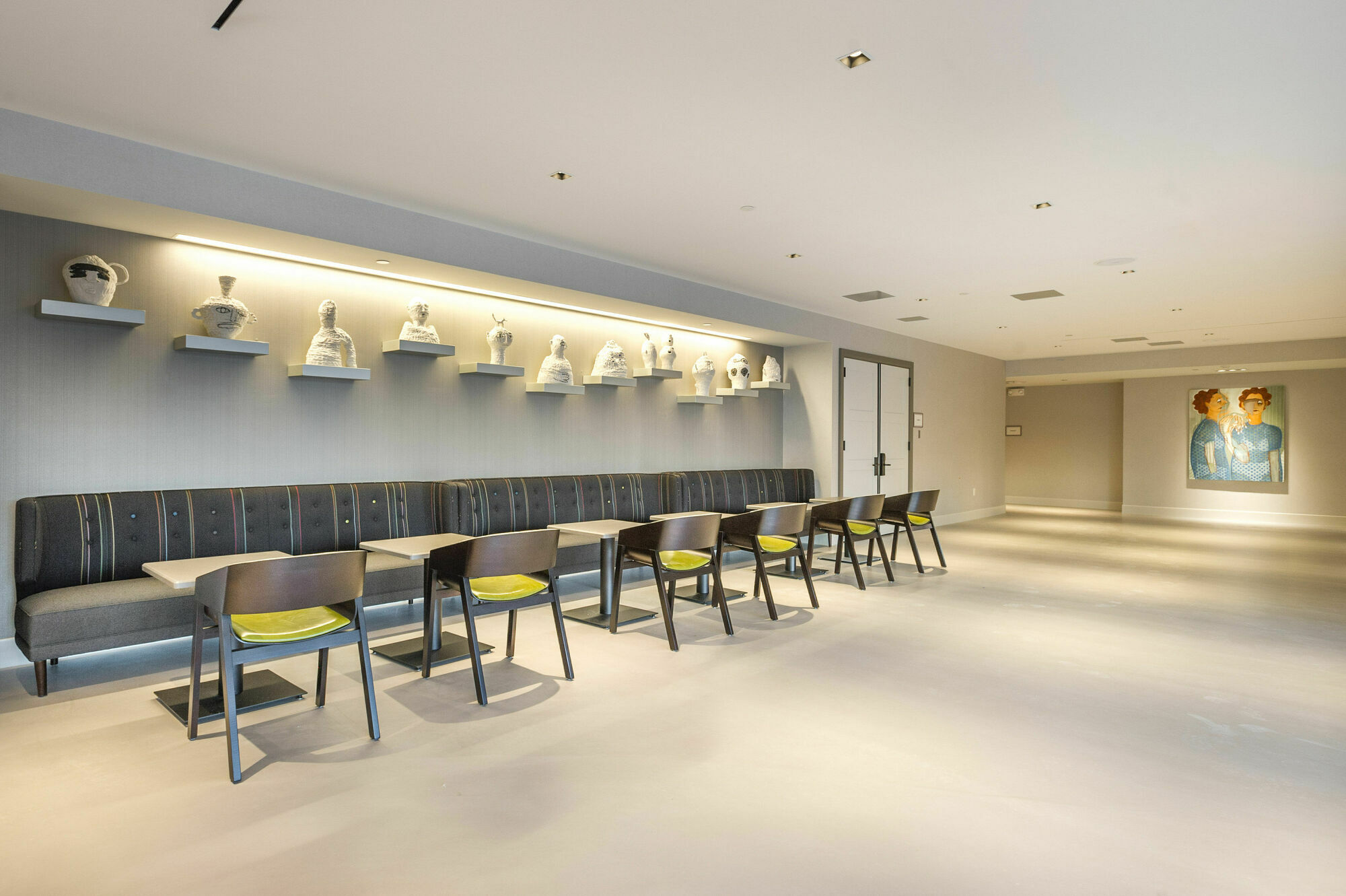 โรงแรมคอมมอนเวลท์ บอสตัน ภายนอก รูปภาพ The interior of the 10000 m2 (107,600 sq ft) building