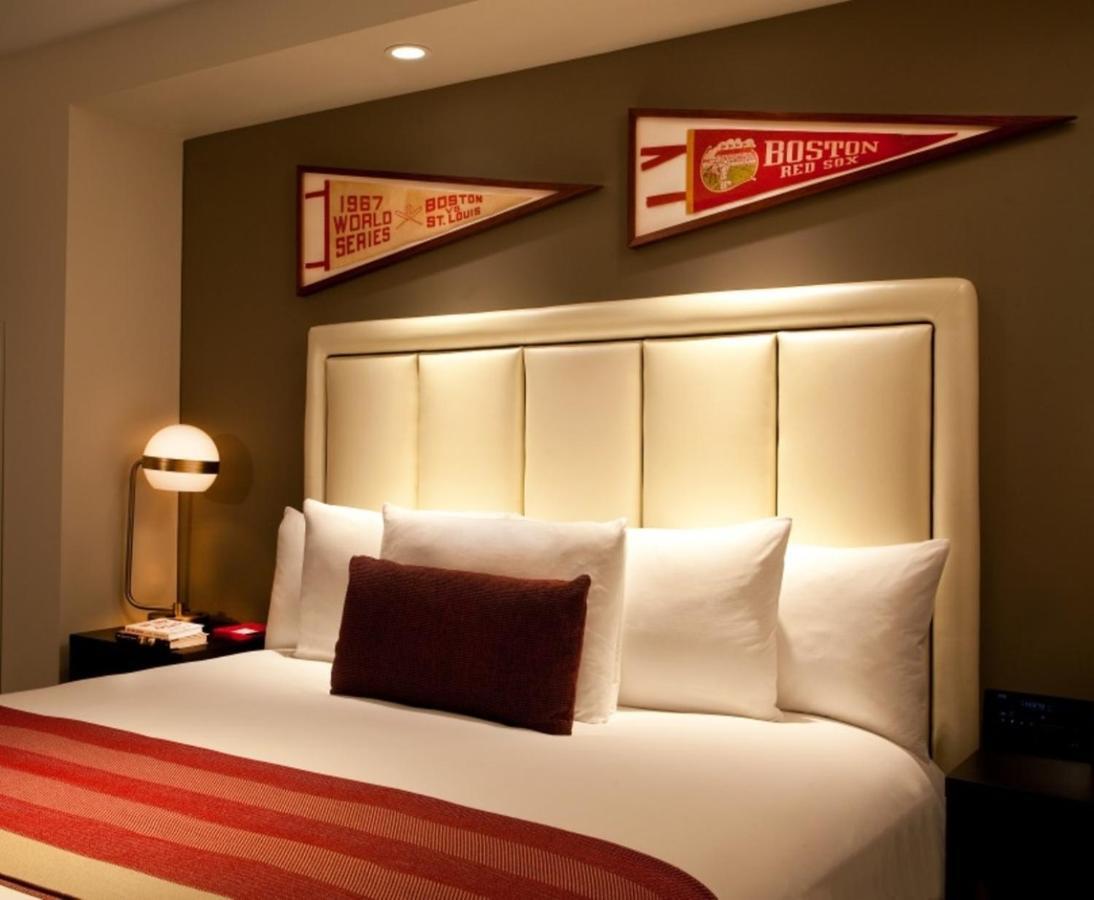 โรงแรมคอมมอนเวลท์ บอสตัน ภายนอก รูปภาพ A guest room at the Hotel Commonwealth